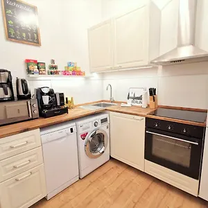 Apartment Kvh By Rockchair L Superhost Status L Boxspringbett Am Schloss Charlottenburg Welcomes You!, Berlin